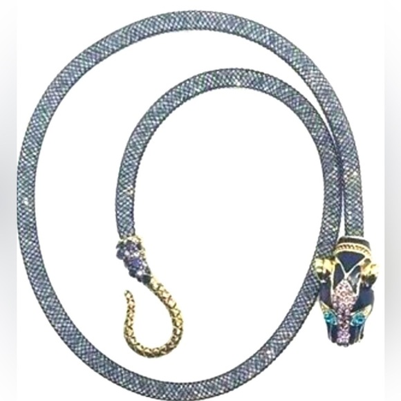 BETSEY JOHNSON SILVER CRYSTALS
FILLED MESH TEAL PANTHER HEAD
CHOKER NECKLACE 16" - Picture 1 of 10
